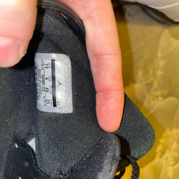 Worn to a birthday party to match-genuine pair of youth Air Jordan 6’s - Picture 7 of 9